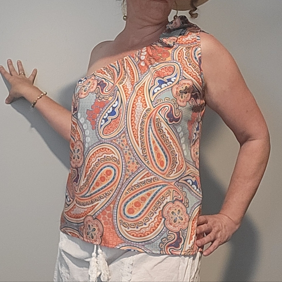 Paisley one shoulder shorts outfit - Picture 5 of 5